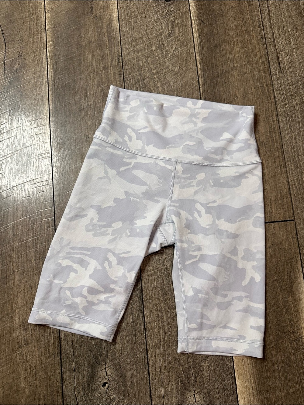 Lululemon Wunder Under Short 10"
Incognito Camo Jacquard Alpine White Starlight